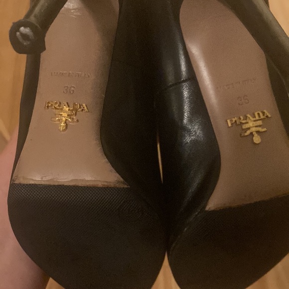 Prada Capretto Basic Cipria in black with dust bag, box, and spare heel lifts - Picture 4 of 12